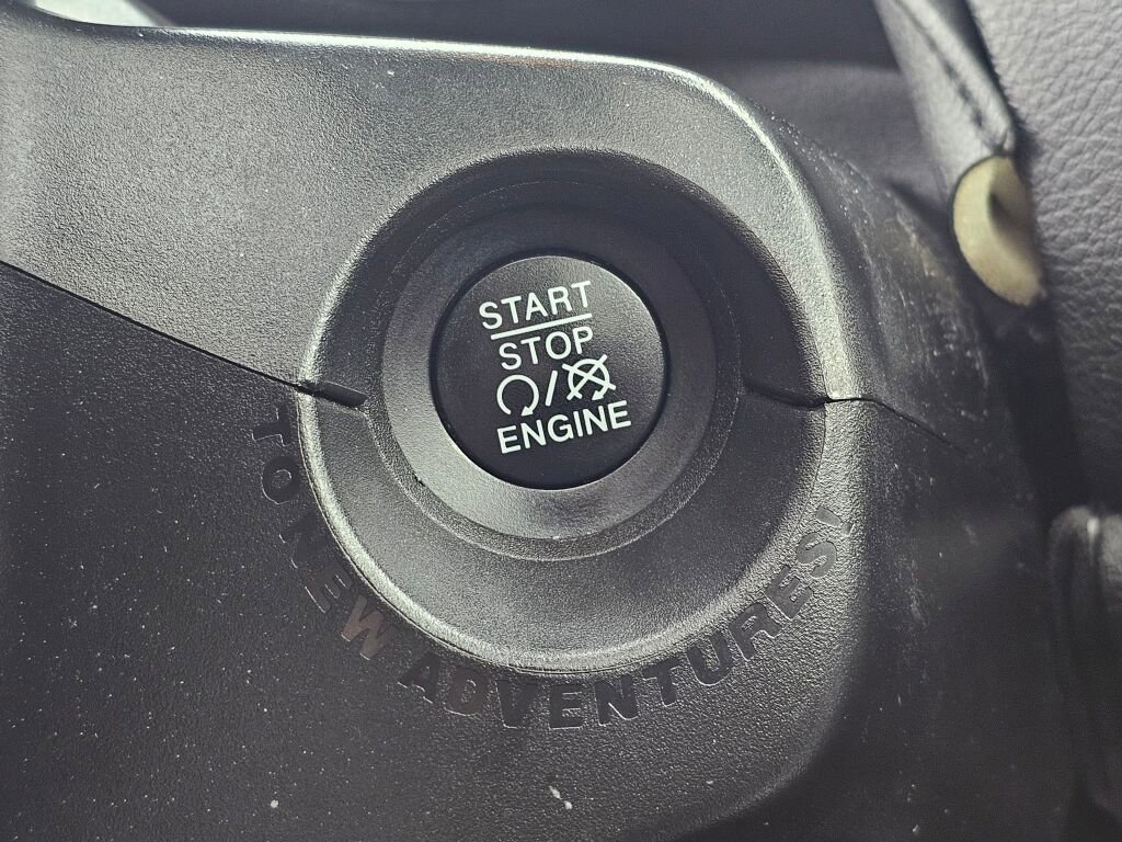 Used 2021 Jeep Renegade Latitude w/ Sun & Sound Group AWD/4WD image 38