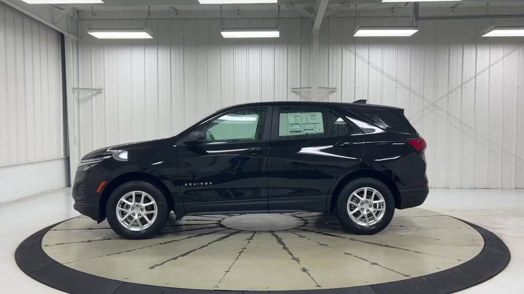 Used 2023 Chevrolet Equinox LS image 5