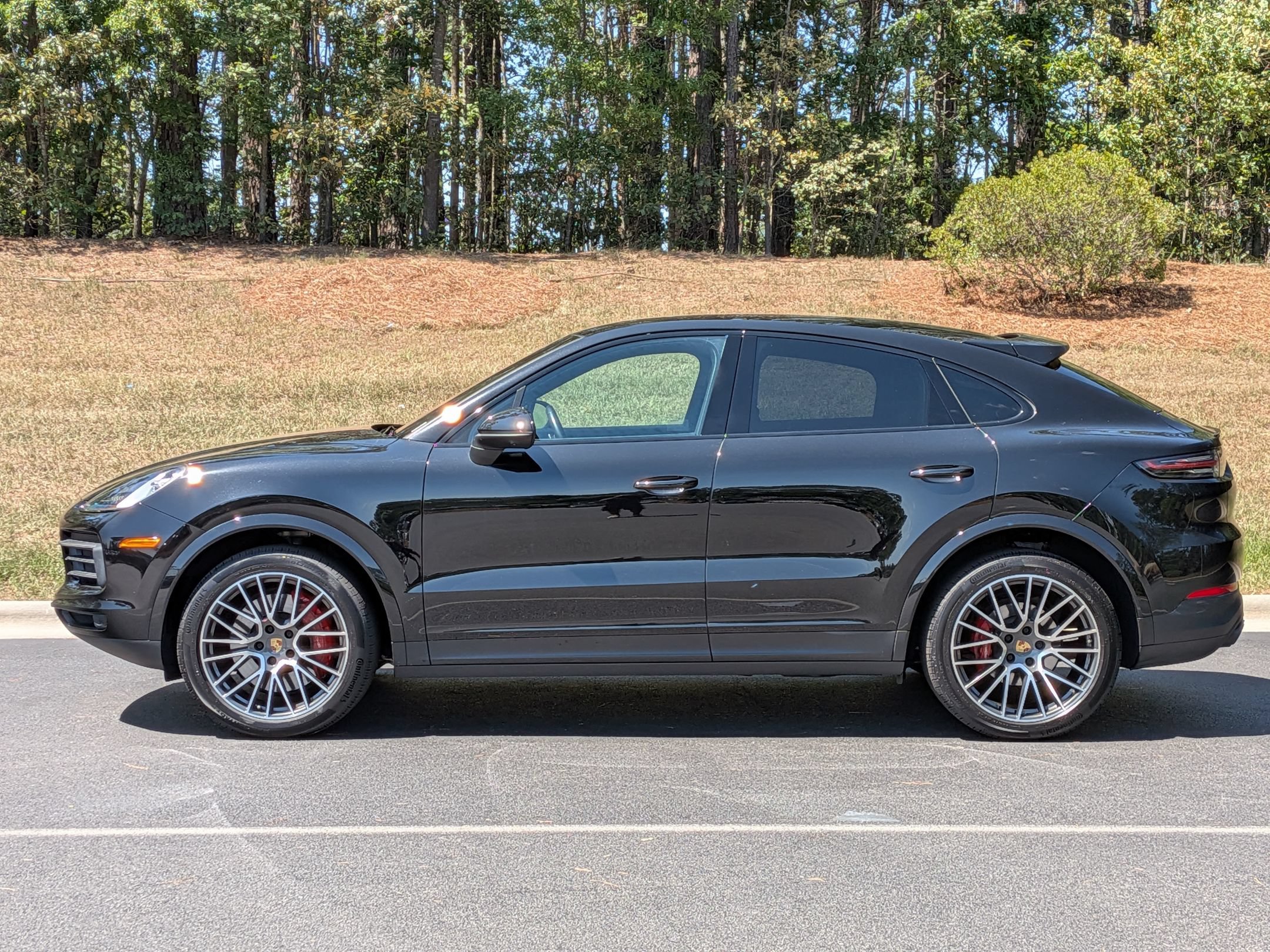 Certified 2023 Porsche Cayenne Platinum Edition AWD/4WD image 2