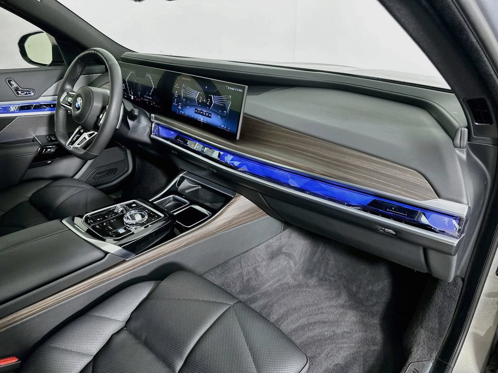 Certified 2025 BMW 740i w/ Premium Package RWD image 29