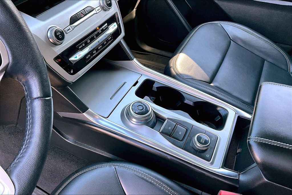 Used 2022 Ford Explorer XLT w/ Equipment Group 202A image 17