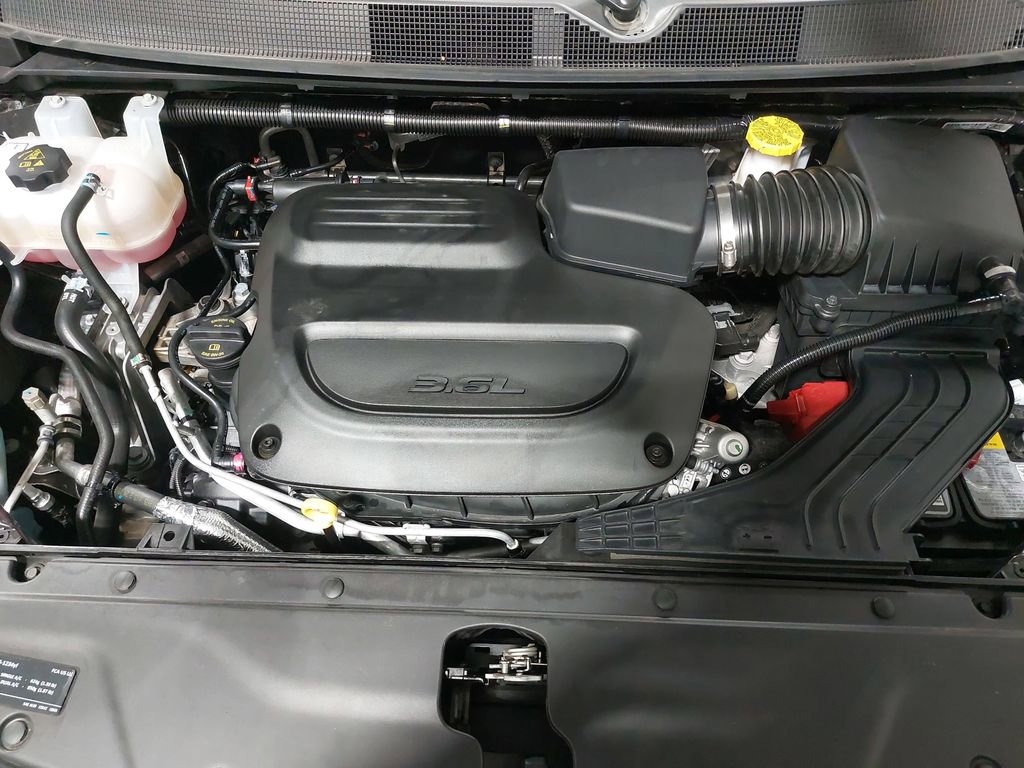 Used 2025 Chrysler Pacifica Select image 32