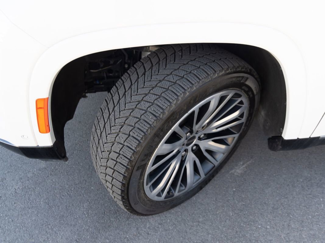 Used 2023 Jeep Grand Wagoneer Series III AWD/4WD image 9