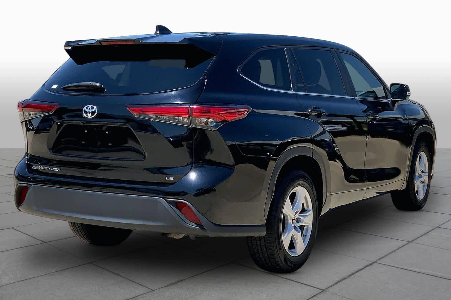 Used 2023 Toyota Highlander LE FWD image 13
