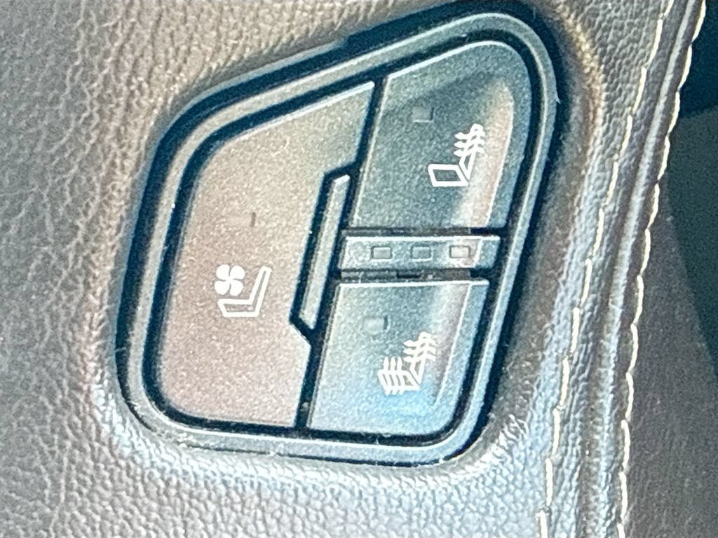 Used 2020 Chevrolet Suburban Premier RWD image 21