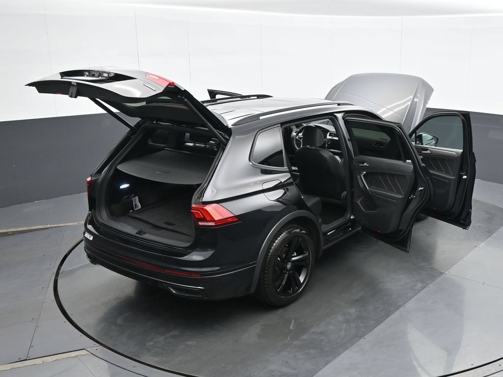 Used 2024 Volkswagen Tiguan SE R-Line AWD/4WD image 39