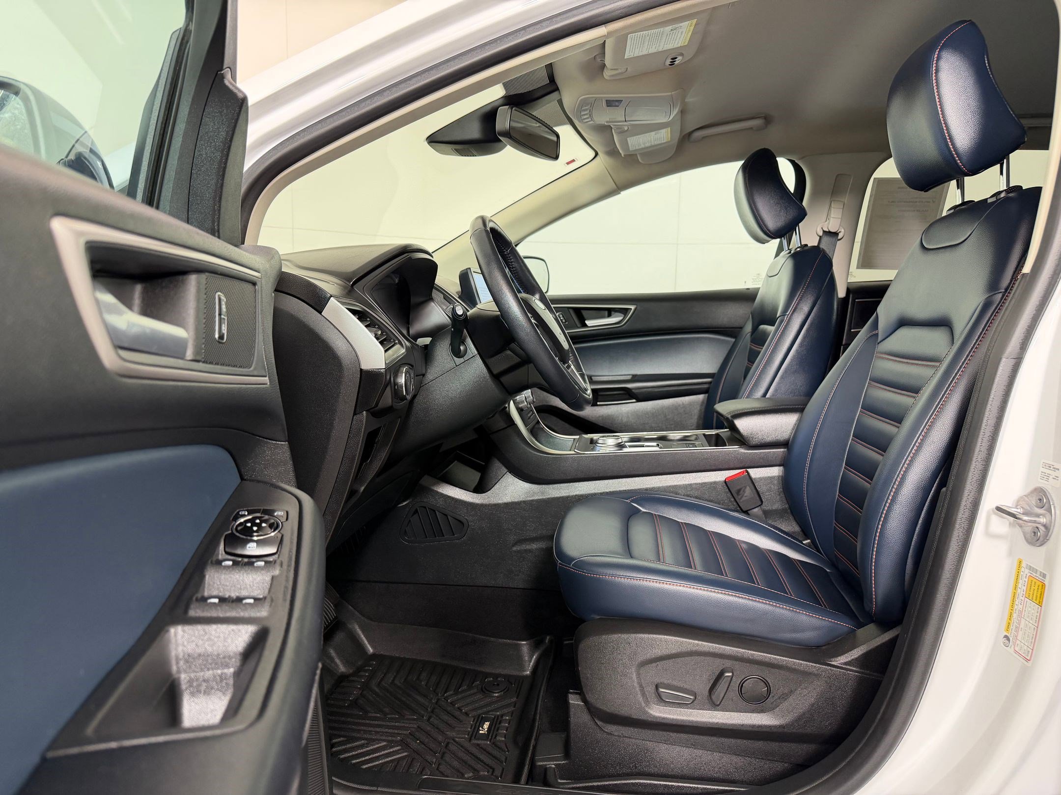 Used 2023 Ford Edge SEL w/ Sport Appearance Package AWD/4WD image 4