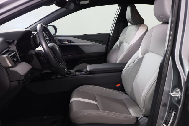 Used 2025 Toyota Camry SE w/ Convenience Package FWD image 10