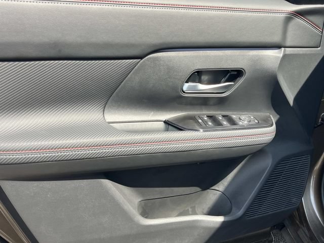 New 2025 Nissan Kicks SR w/ SR Premium Package FWD image 21