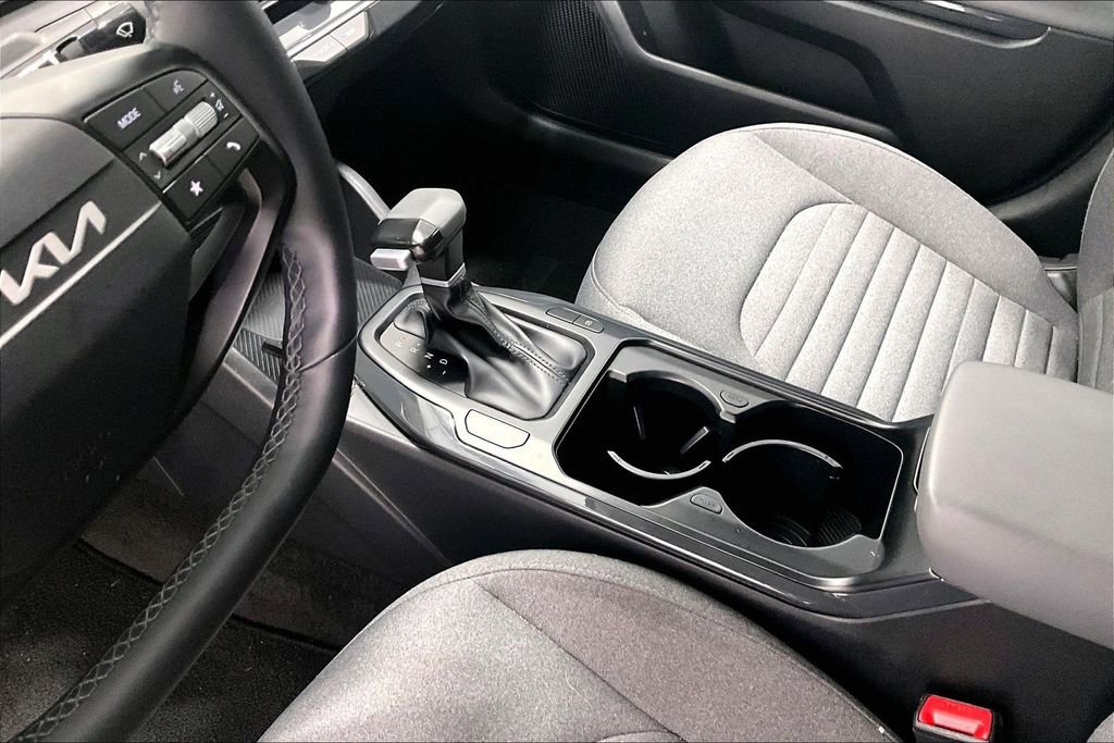 Used 2025 Kia K4 EX image 13