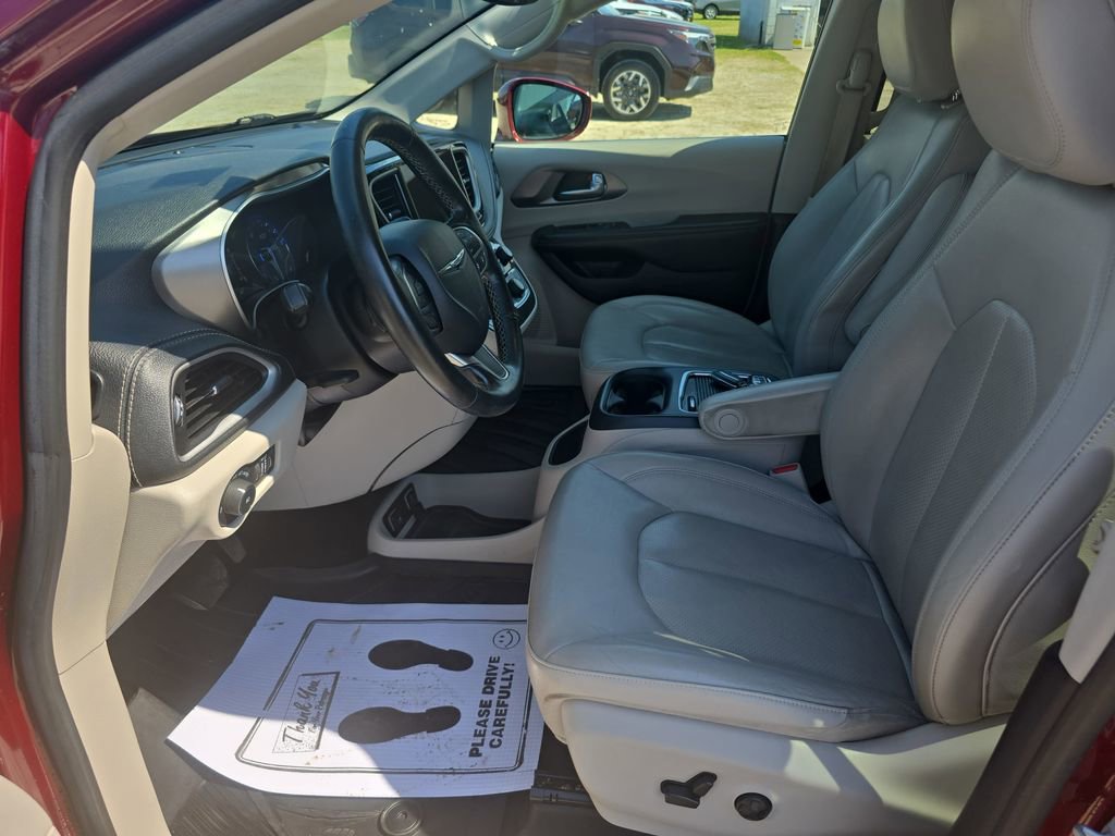 Used 2021 Chrysler Pacifica Touring-L w/ Premium & Safety Sphere Group image 12