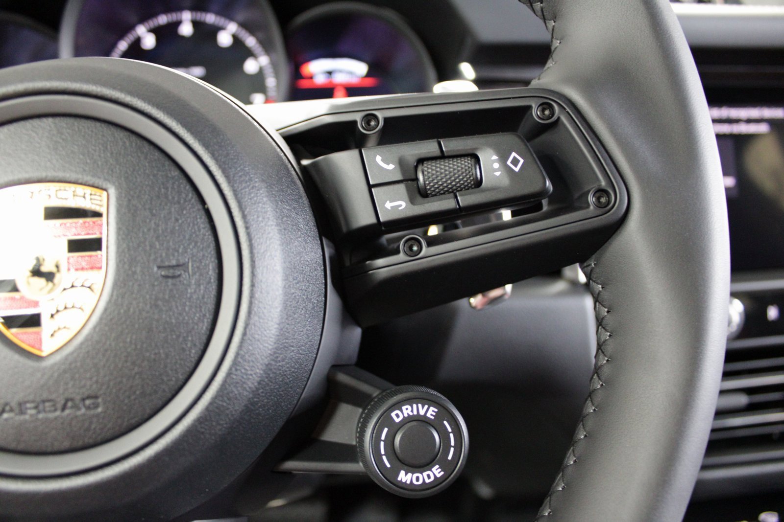 New 2026 Porsche Macan image 28