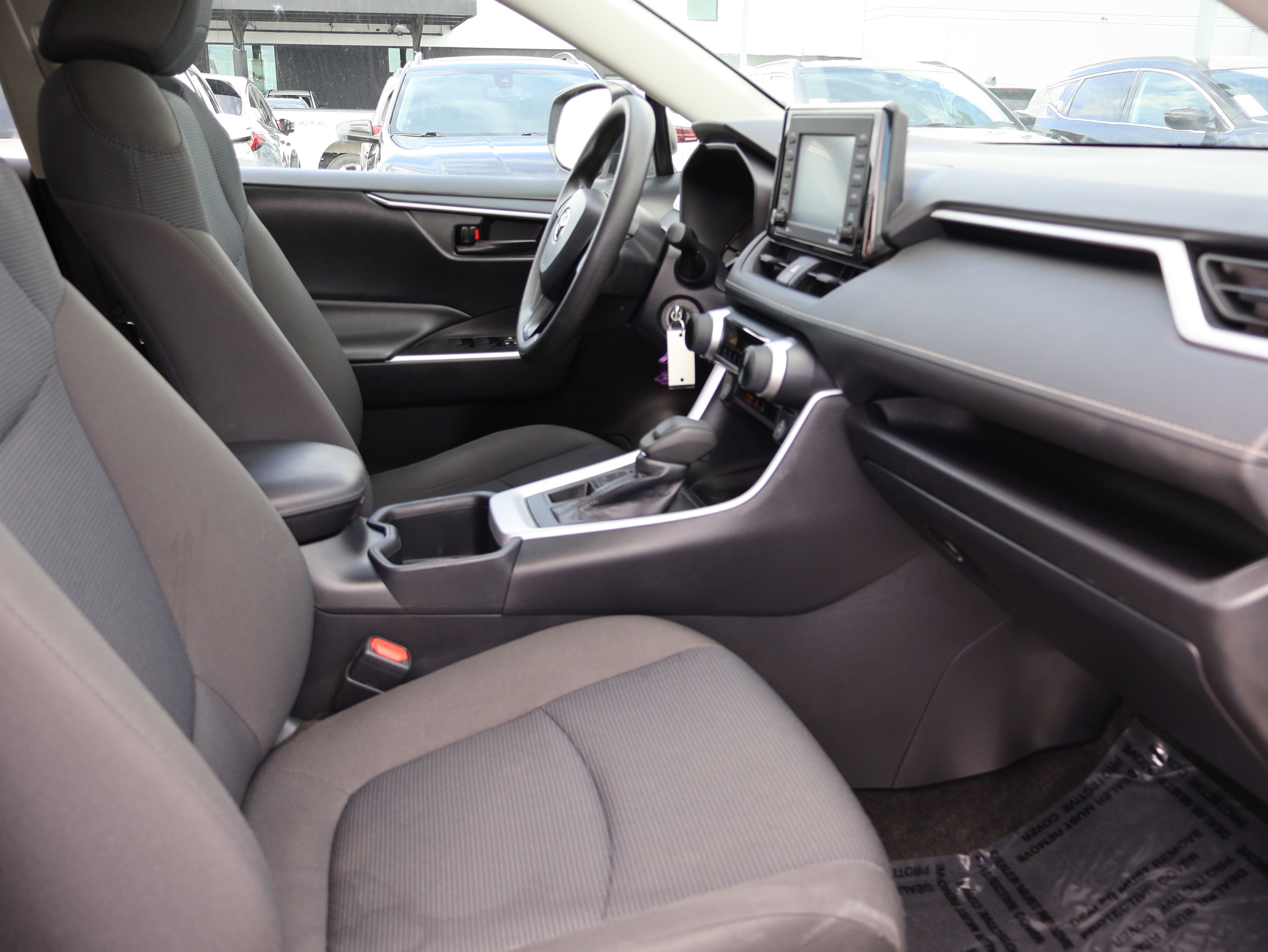 Used 2022 Toyota RAV4 LE w/ Carpet Mat Package (TMS) AWD/4WD image 7
