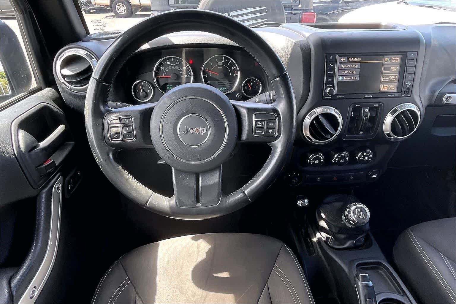 Used 2017 Jeep Wrangler Unlimited Sahara w/ Connectivity Group AWD/4WD image 14
