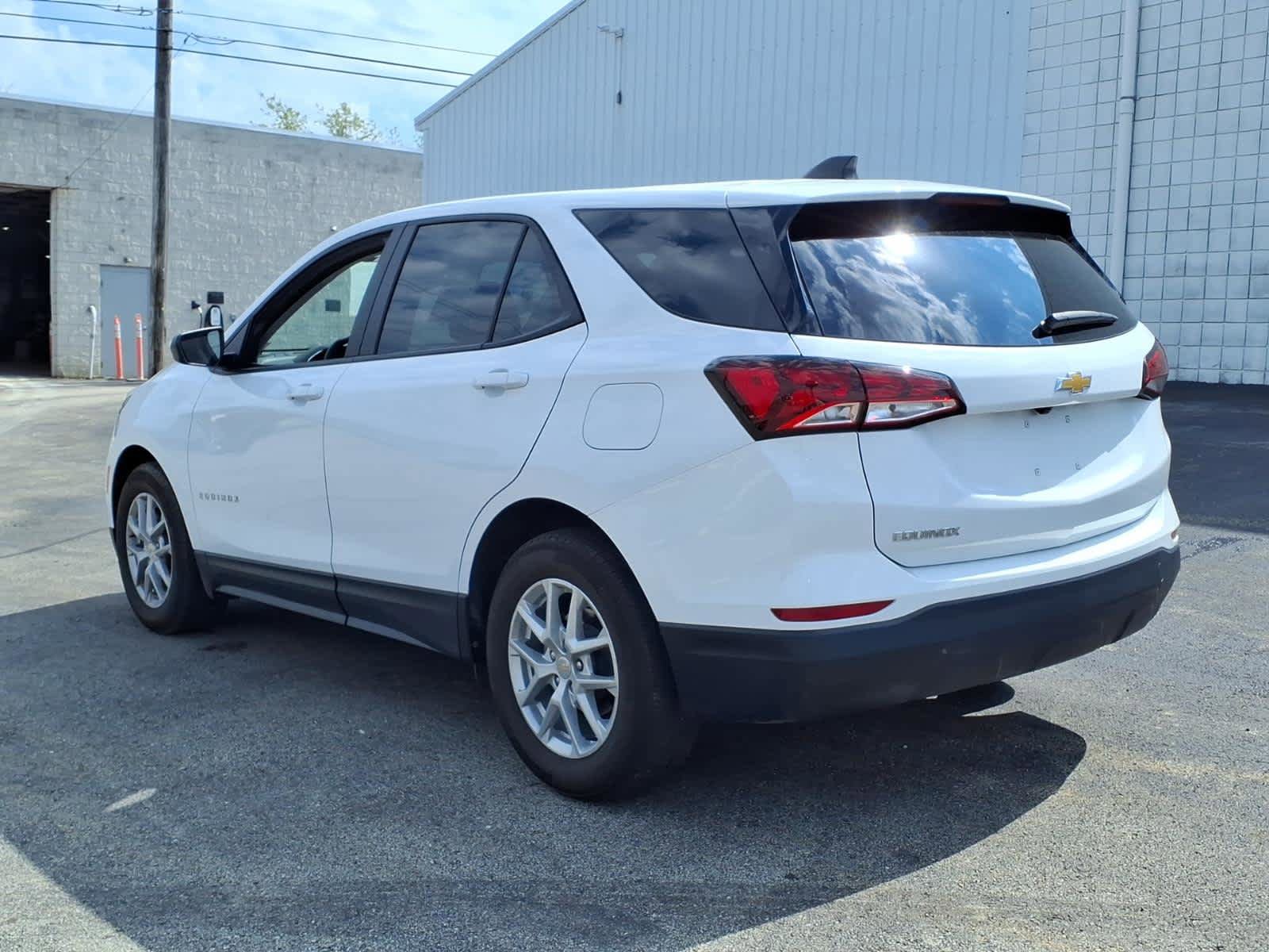 Used 2023 Chevrolet Equinox LS w/ LS Convenience Package FWD image 6