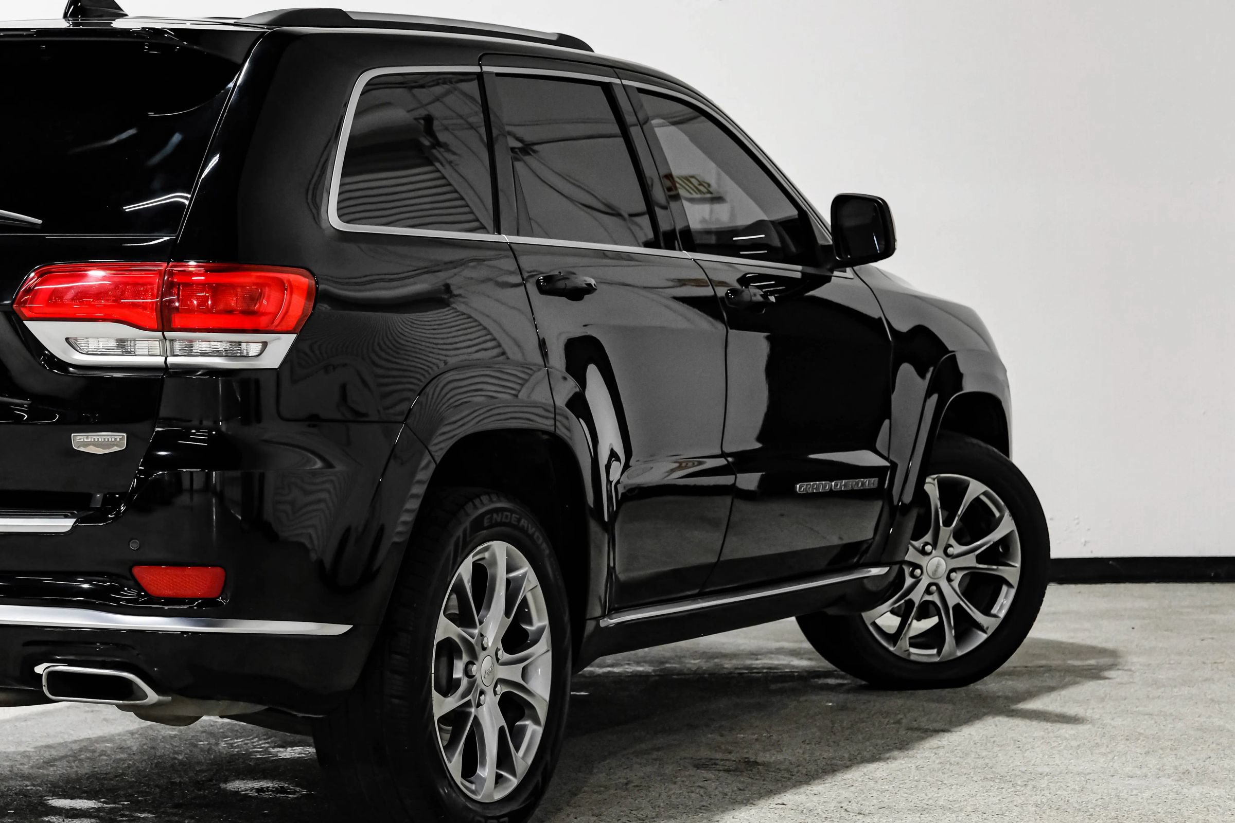 Used 2019 Jeep Grand Cherokee Summit w/ Platinum Series Group AWD/4WD image 17