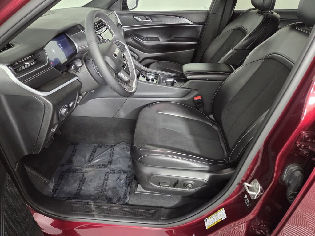 Certified 2024 Jeep Grand Cherokee L Altitude image 11