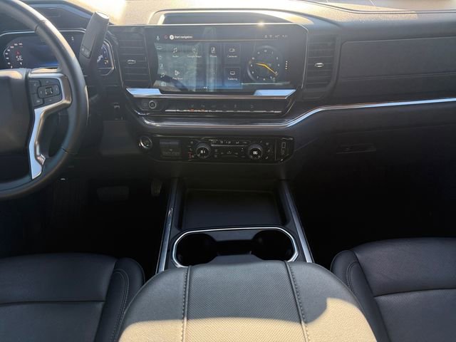 Used 2025 Chevrolet Silverado 2500 LTZ w/ LTZ Convenience Package image 11