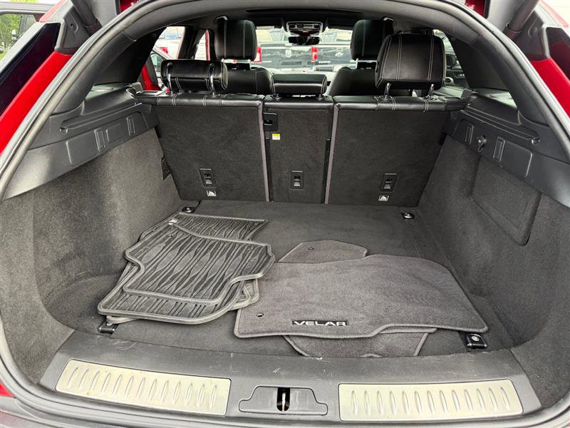 Used 2018 Land Rover Range Rover Velar R-Dynamic SE image 16