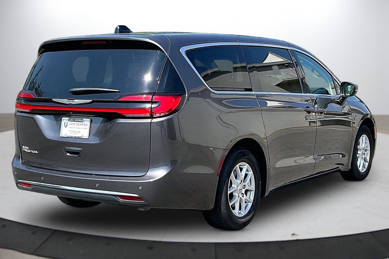 Certified 2023 Chrysler Pacifica Touring-L FWD image 9