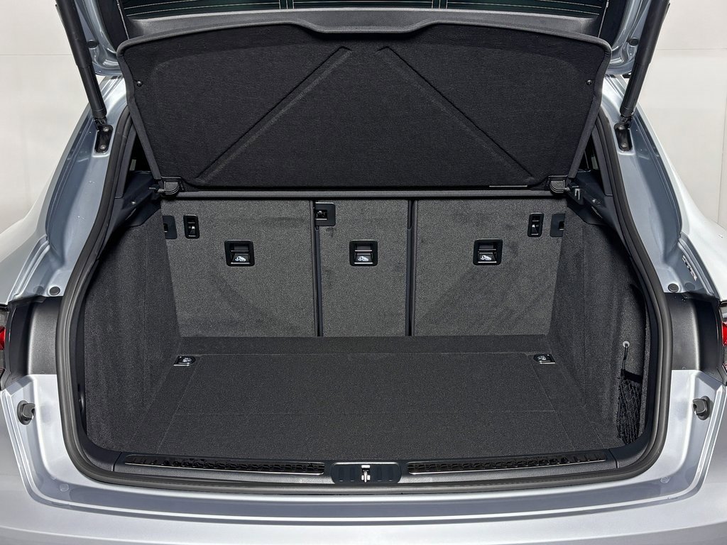 New 2026 Porsche Macan image 13