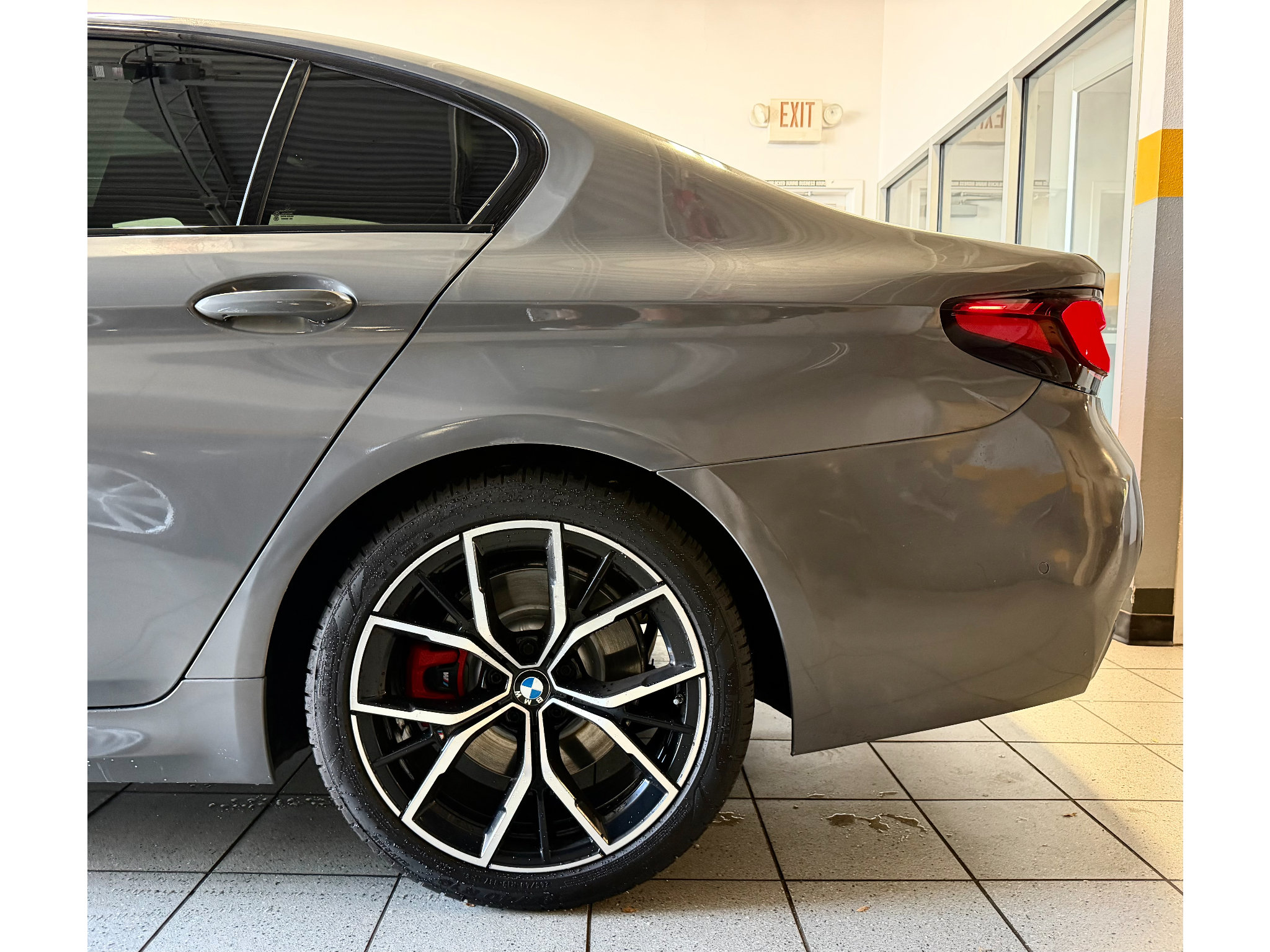 Used 2022 BMW 530i w/ M Sport Package RWD image 11