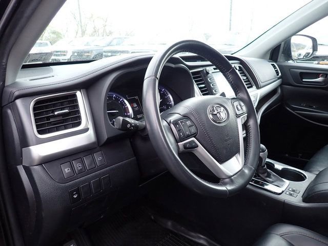 Used 2019 Toyota Highlander XLE AWD/4WD image 15