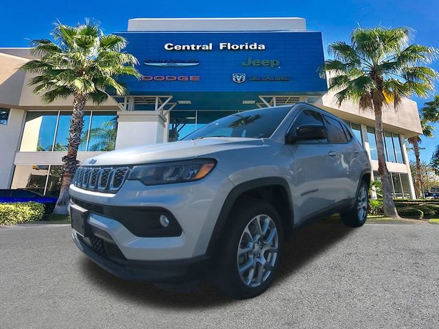 Used 2024 Jeep Compass Latitude image 9