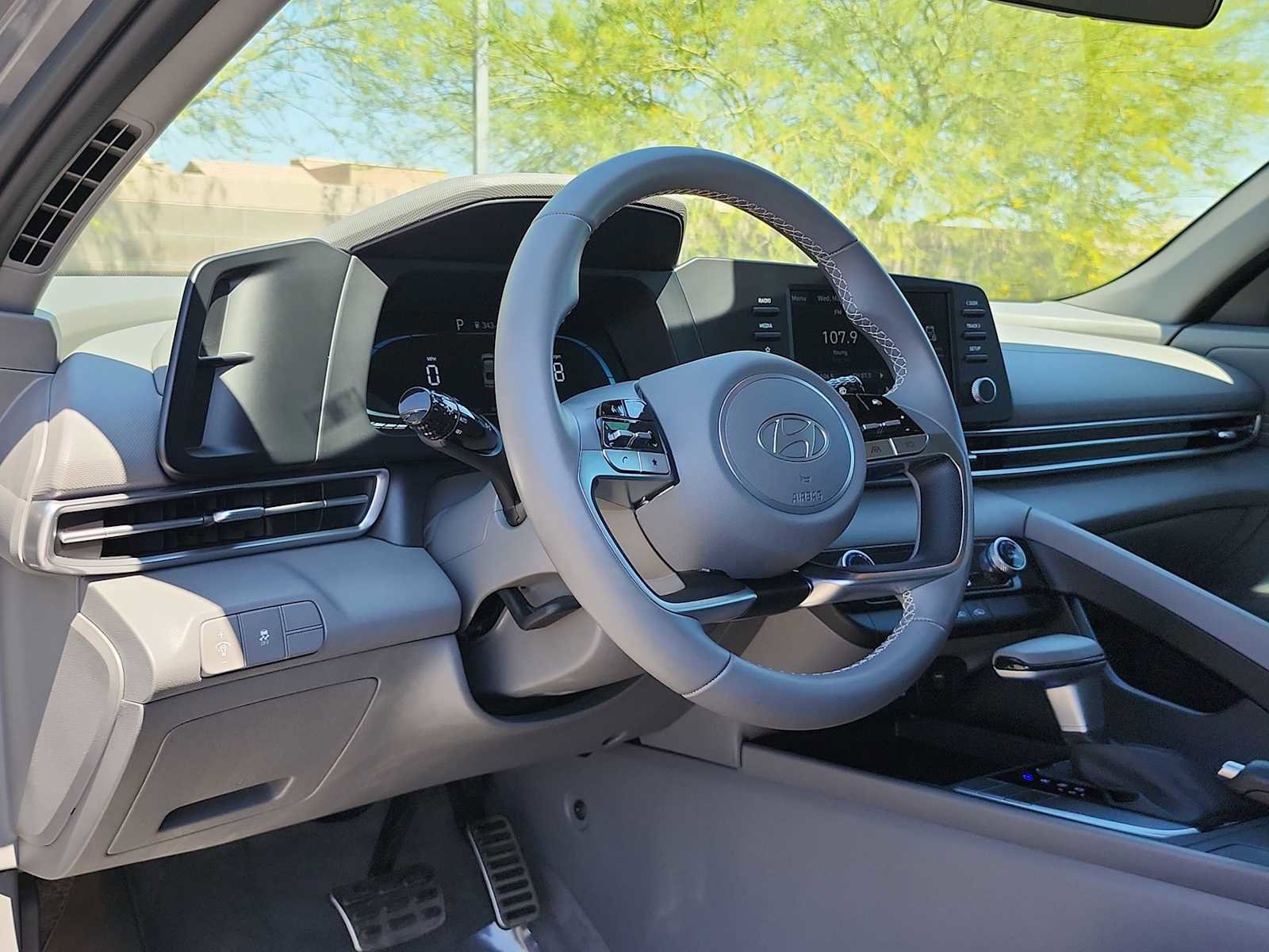 Used 2025 Hyundai Elantra Sport image 2