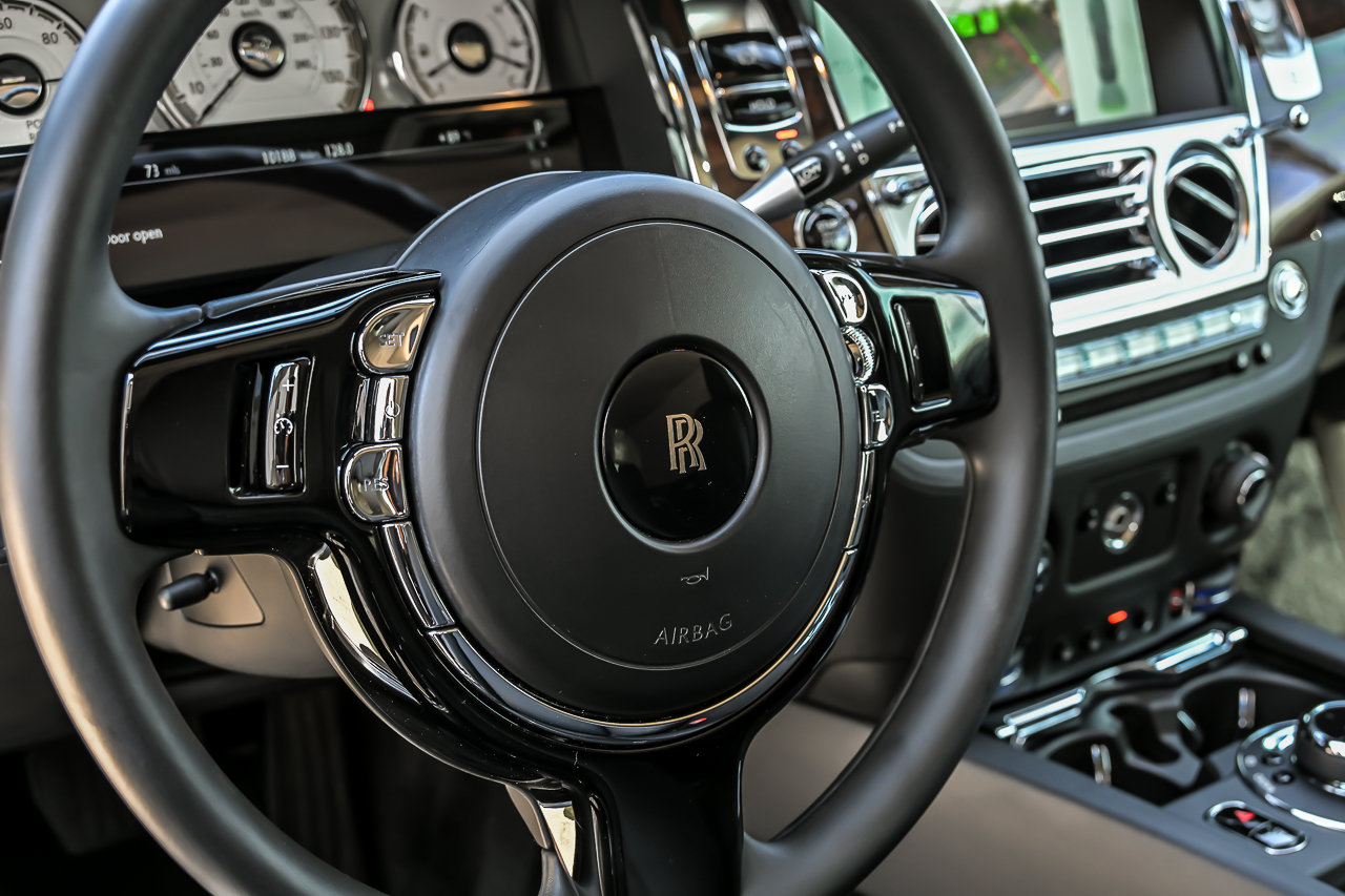 Used 2016 Rolls-Royce Dawn RWD image 28