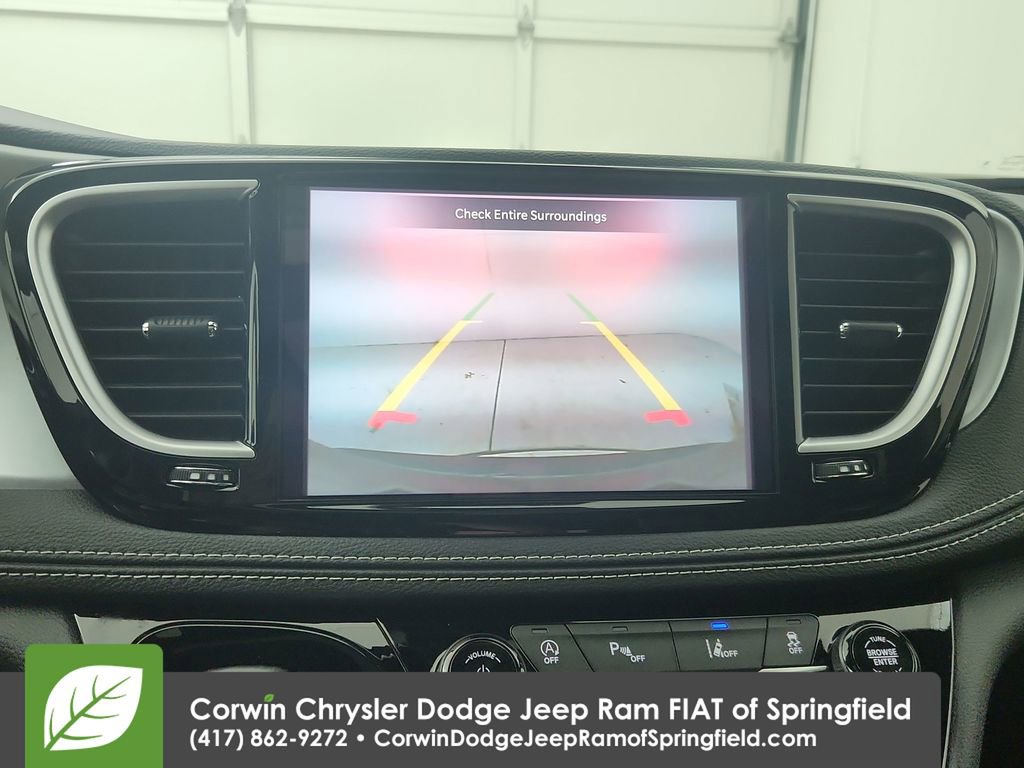 Used 2025 Chrysler Pacifica Limited FWD image 25