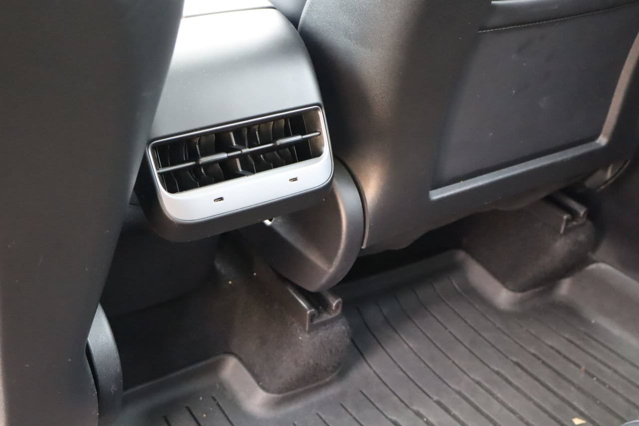 Used 2025 Tesla Model Y Long Range RWD image 16