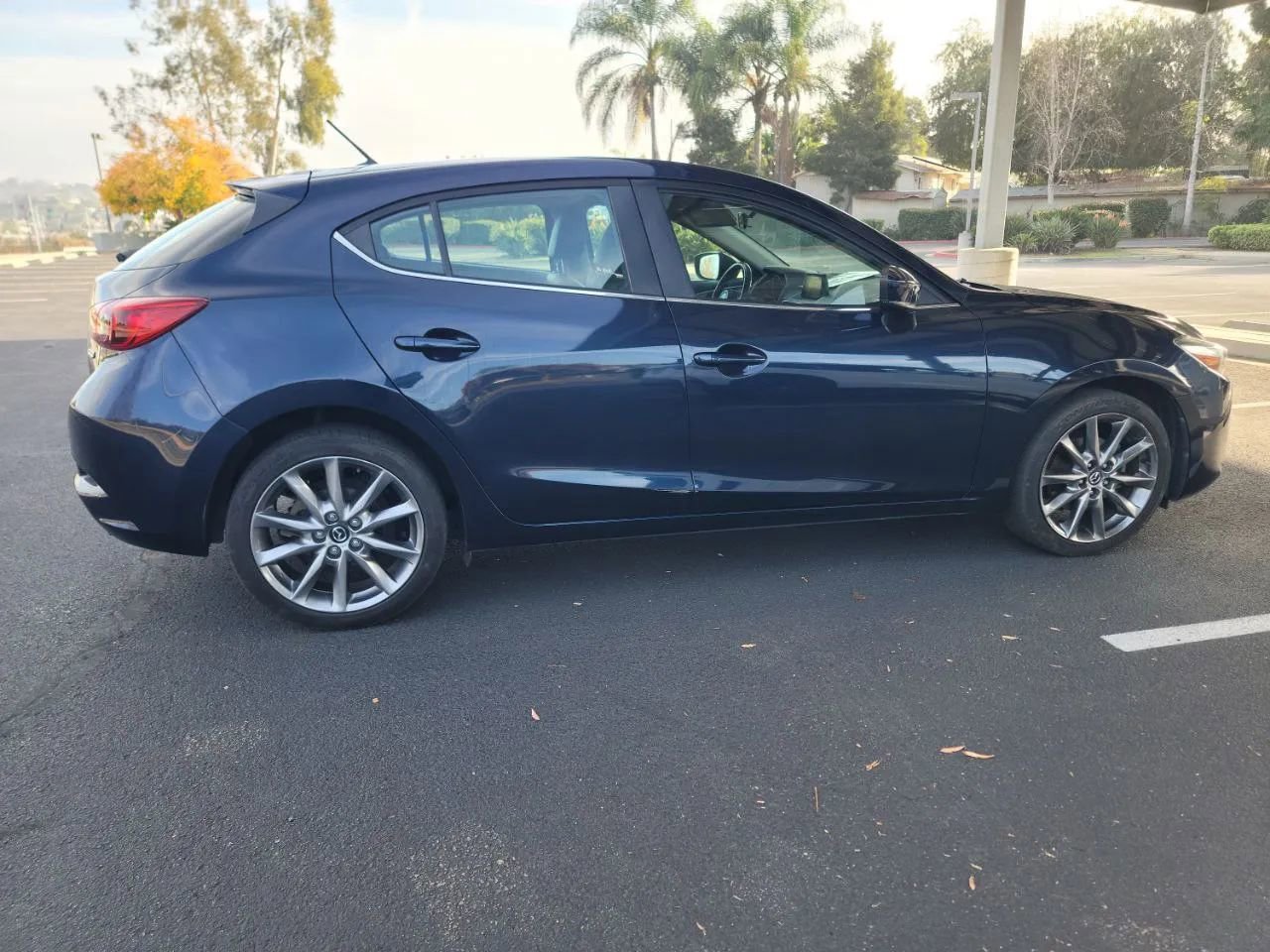 Used 2018 MAZDA MAZDA3 Touring image 5