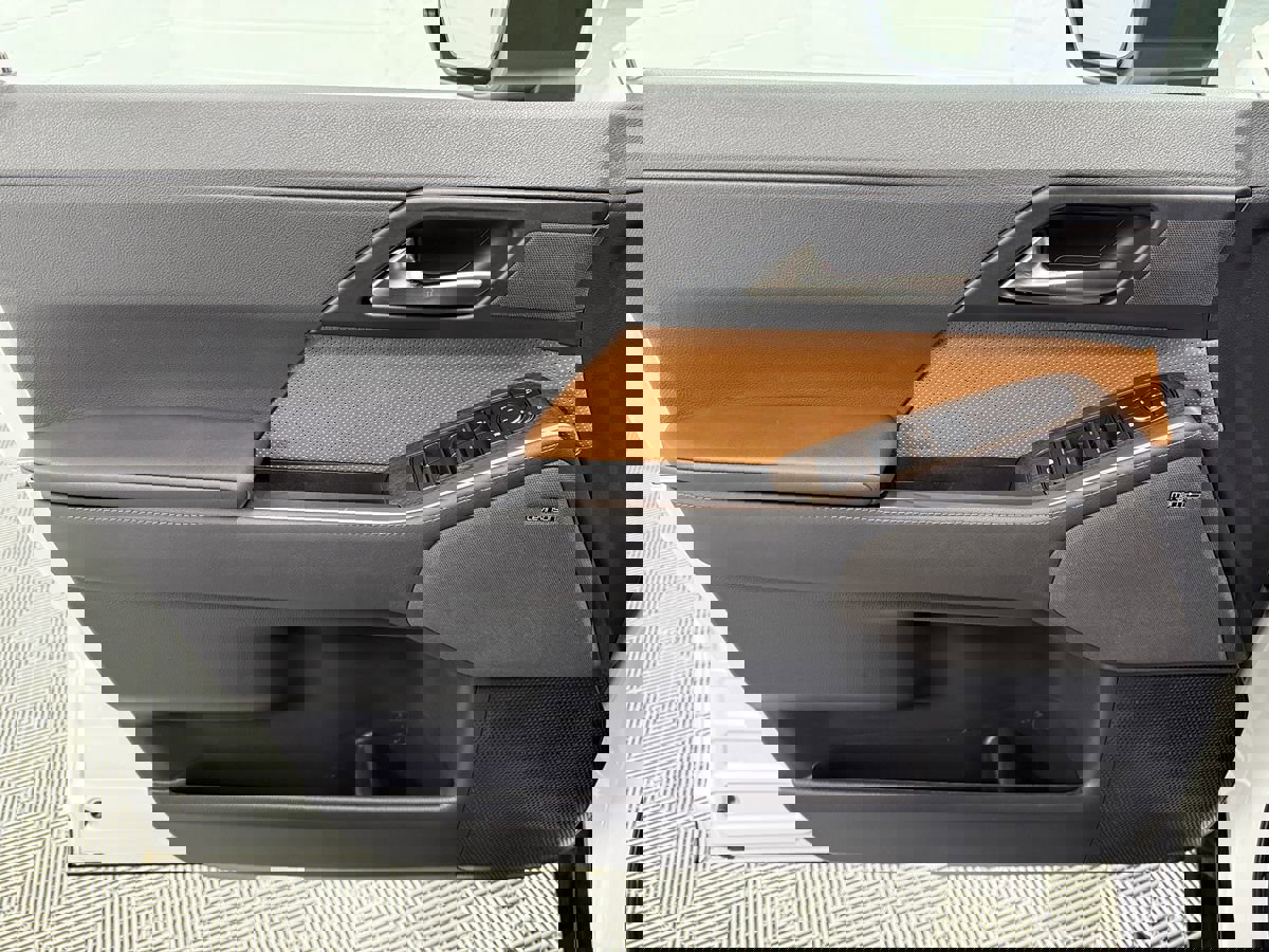 Used 2025 Lexus GX 550 w/ Accessory Package (2T) image 10