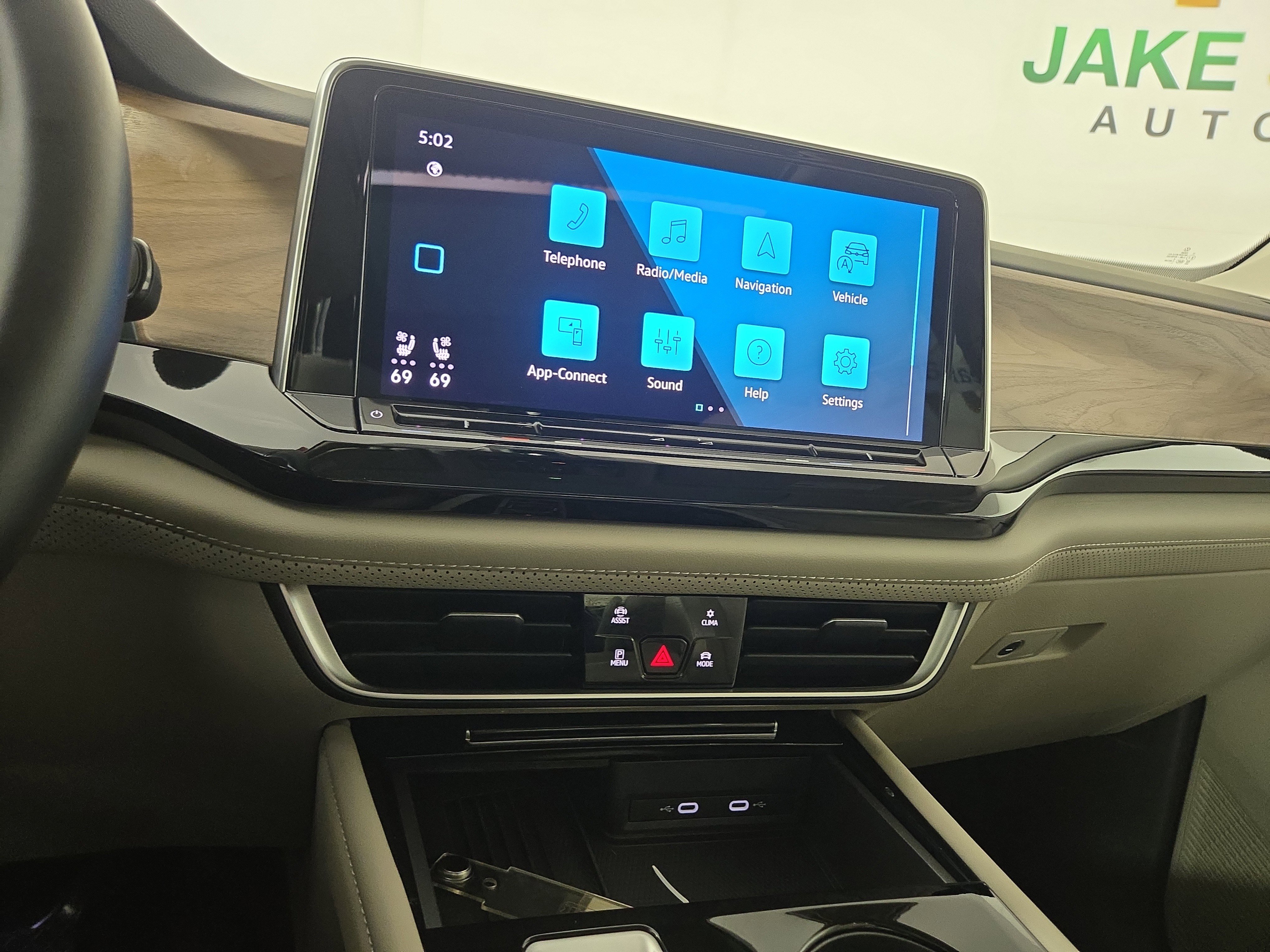 Used 2025 Volkswagen Atlas SE image 23