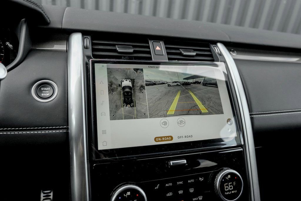 Used 2025 Land Rover Discovery Metropolitan Edition image 13