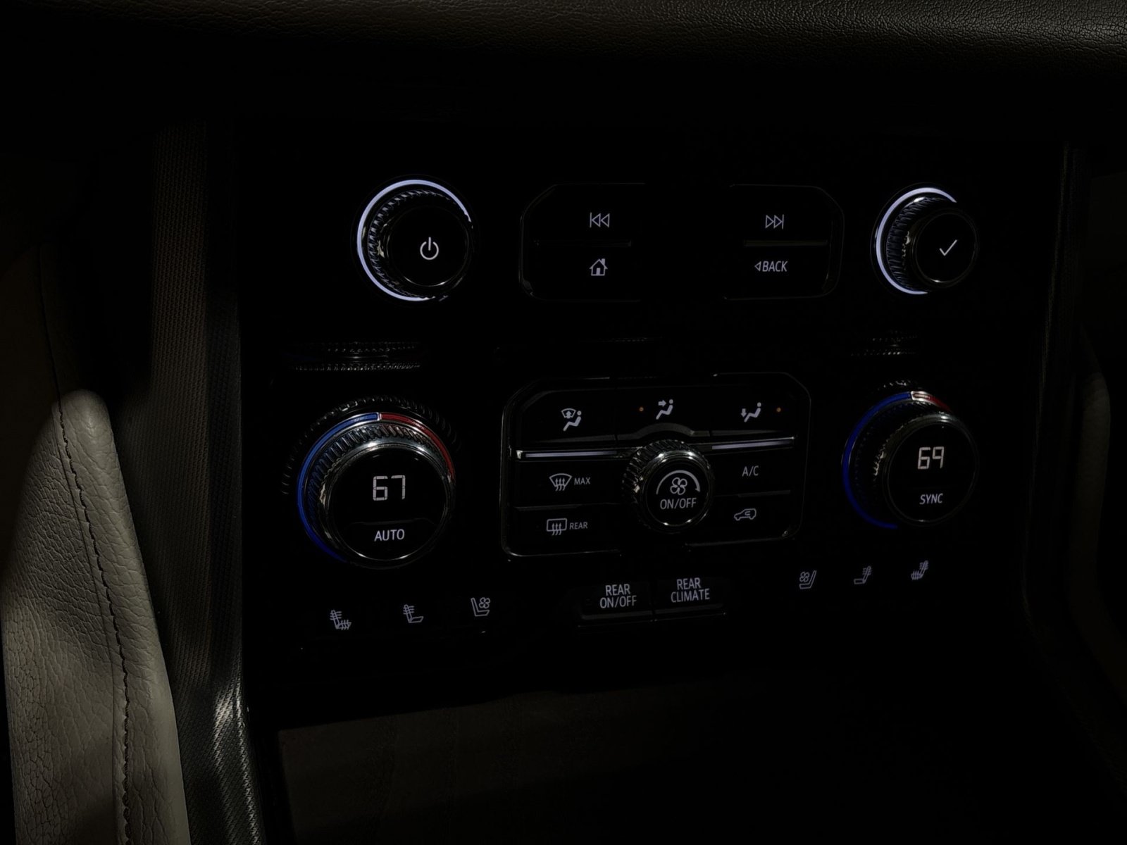 Used 2021 GMC Yukon Denali AWD/4WD image 21