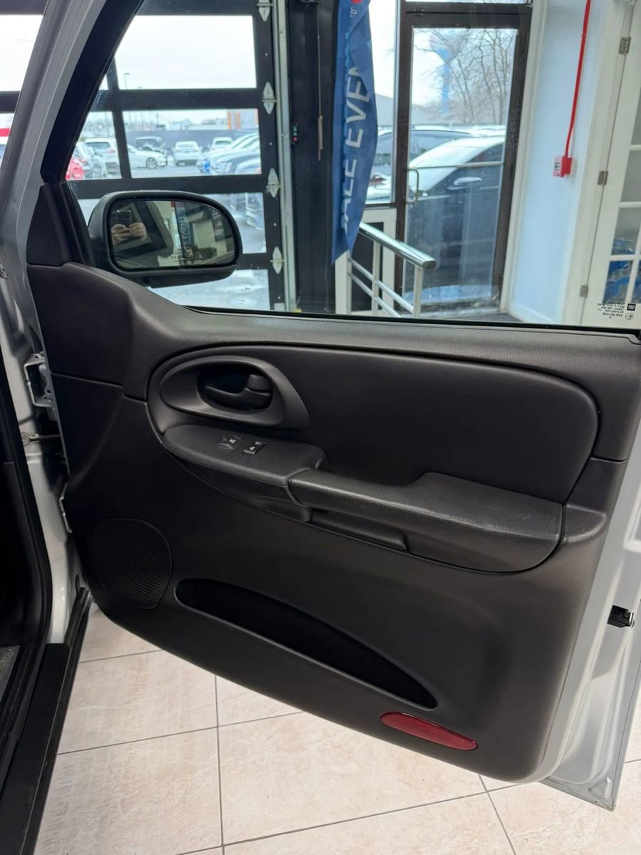 Used 2008 Chevrolet TrailBlazer LT w/ Sun And Sound Package image 17