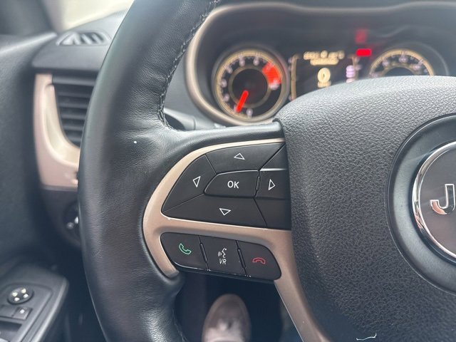 Used 2016 Jeep Cherokee Latitude w/ Cold Weather Group image 18