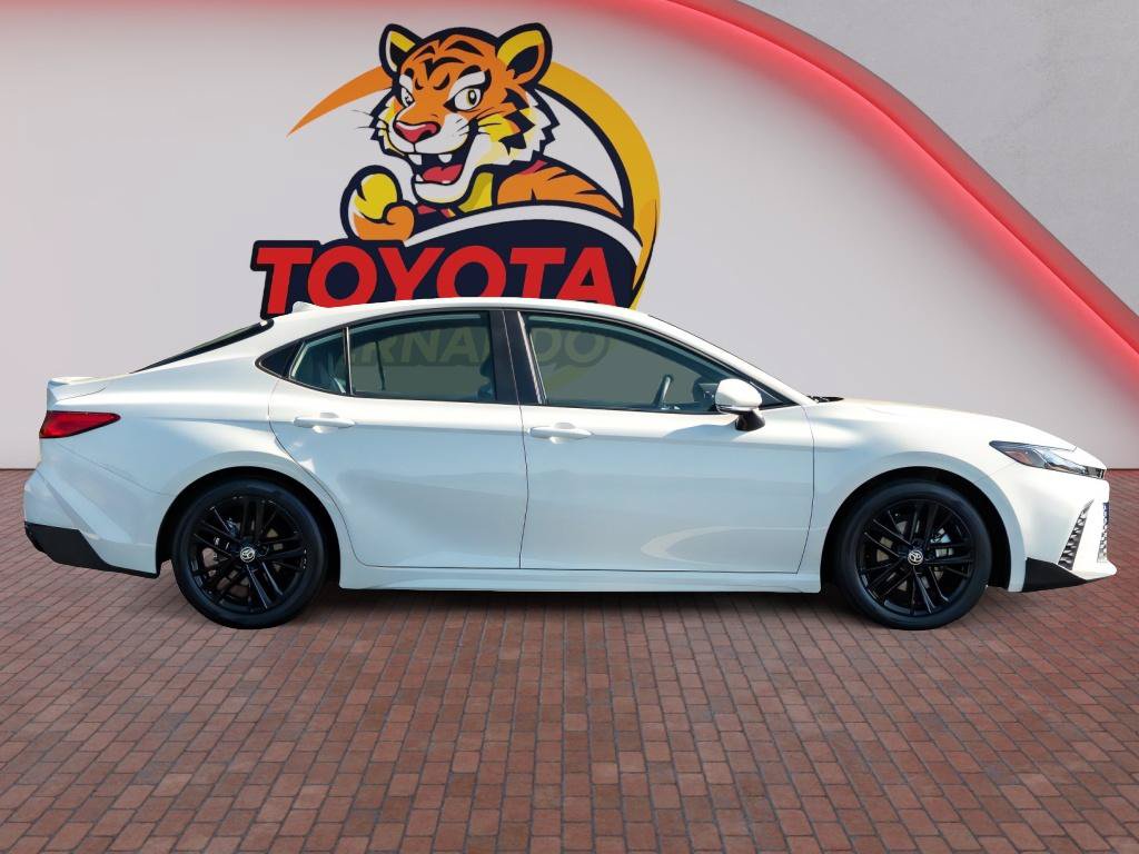 Used 2025 Toyota Camry SE FWD image 4