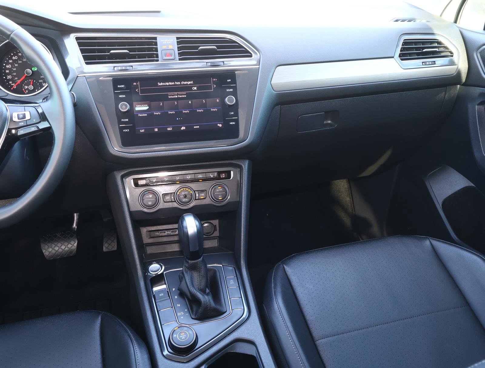 Used 2020 Volkswagen Tiguan SE image 11