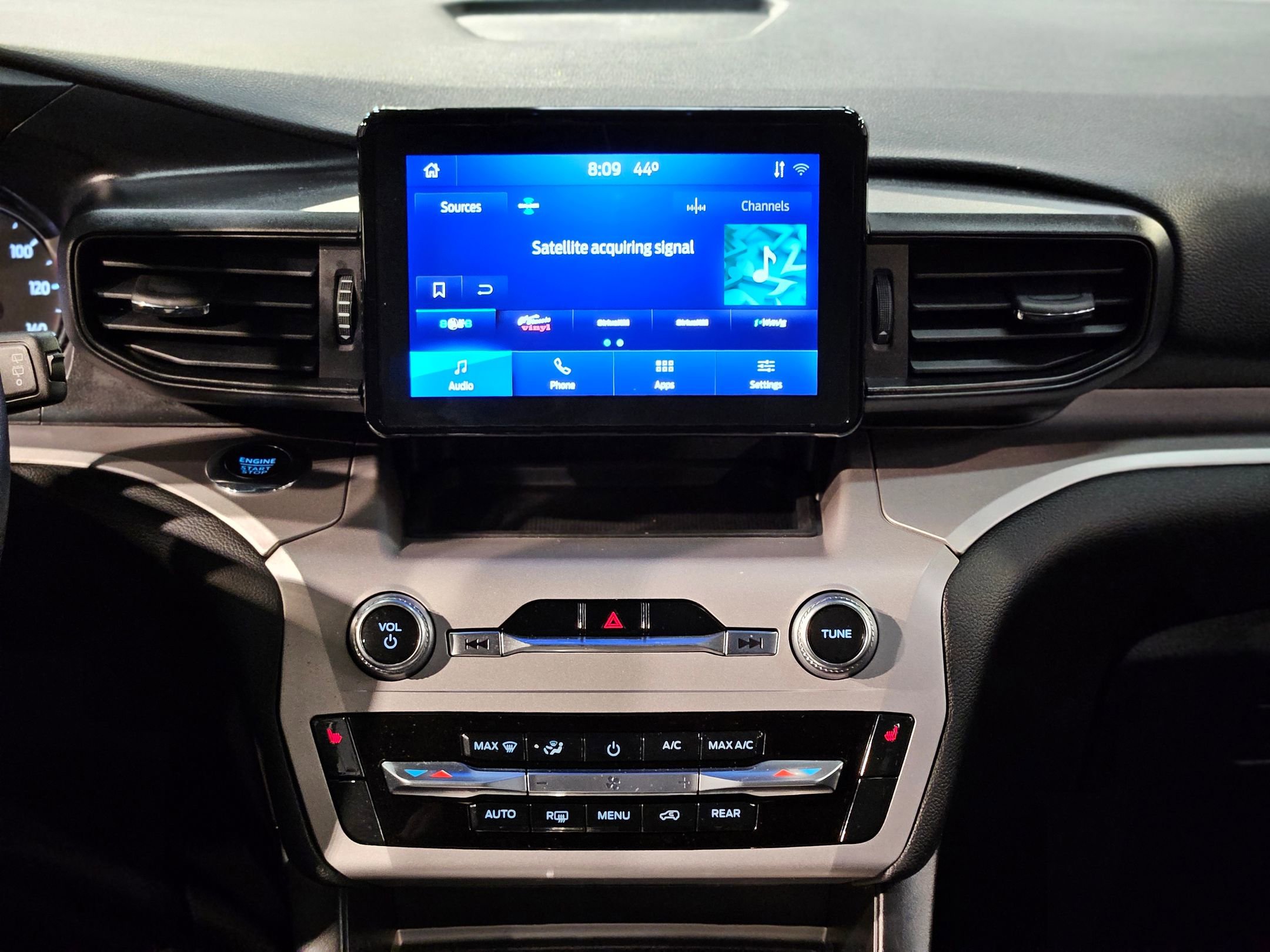 Used 2023 Ford Explorer XLT image 16