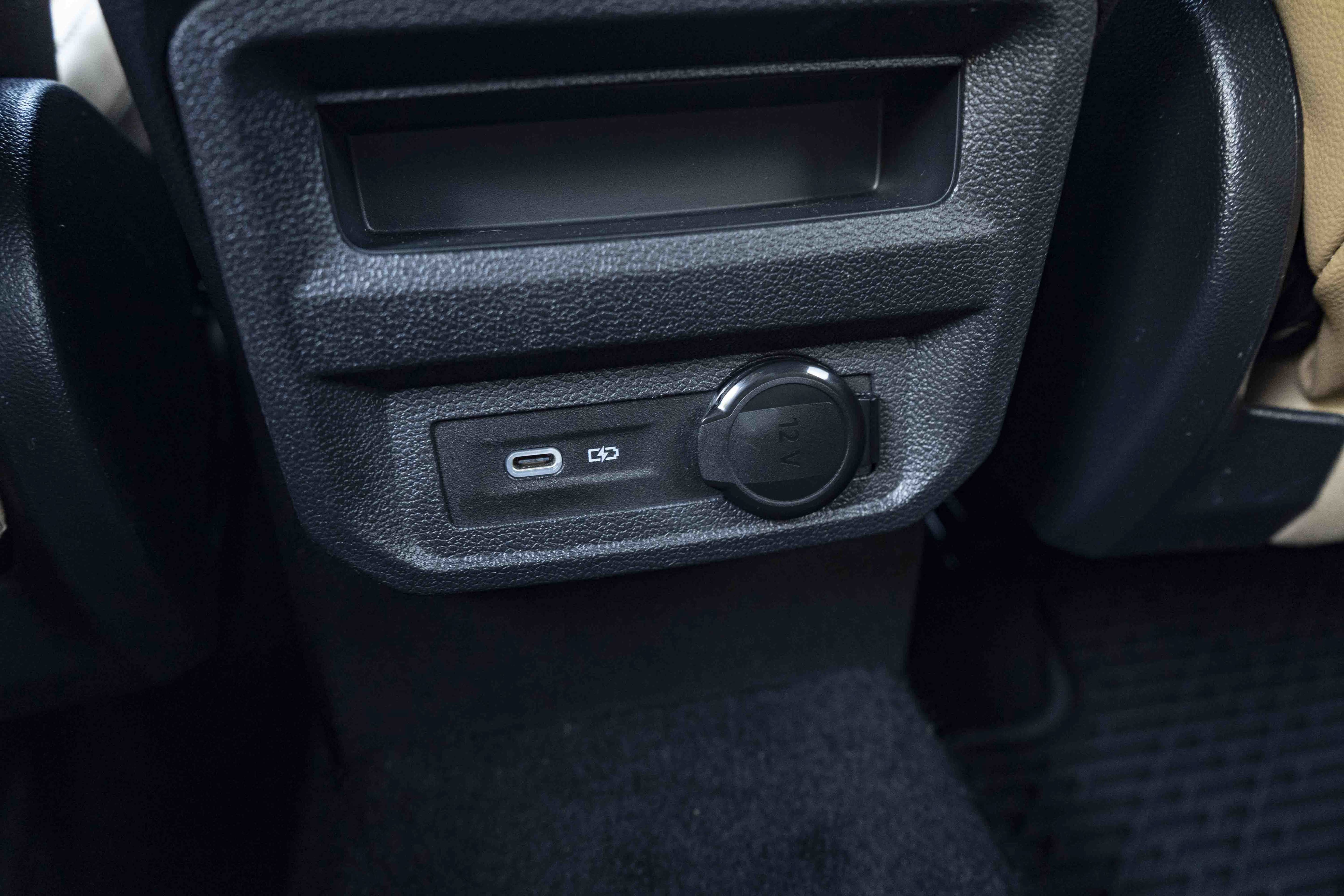 Certified 2022 Volkswagen Tiguan SE R-Line FWD image 38