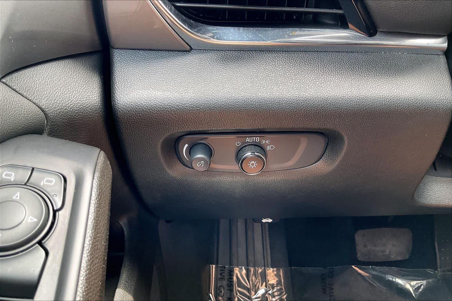 Certified 2023 Chevrolet Traverse LT FWD image 33