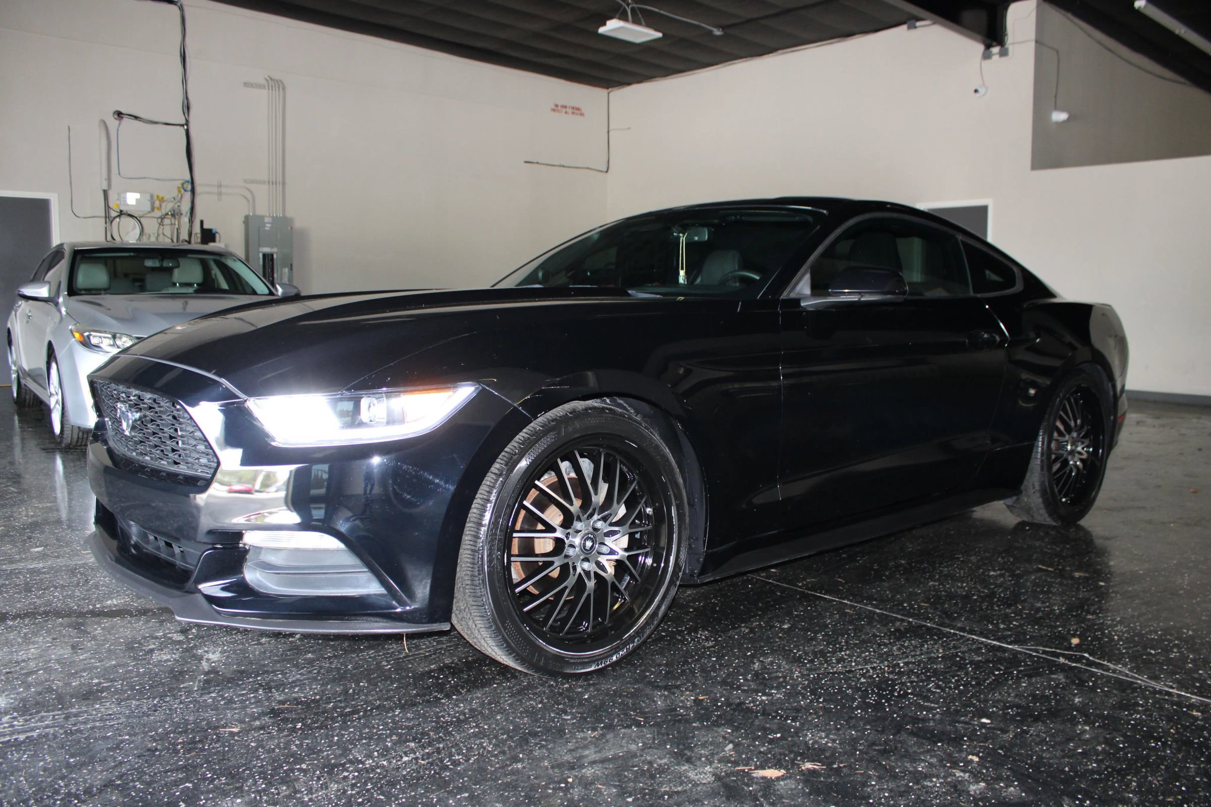 Used 2016 Ford Mustang Coupe image 6