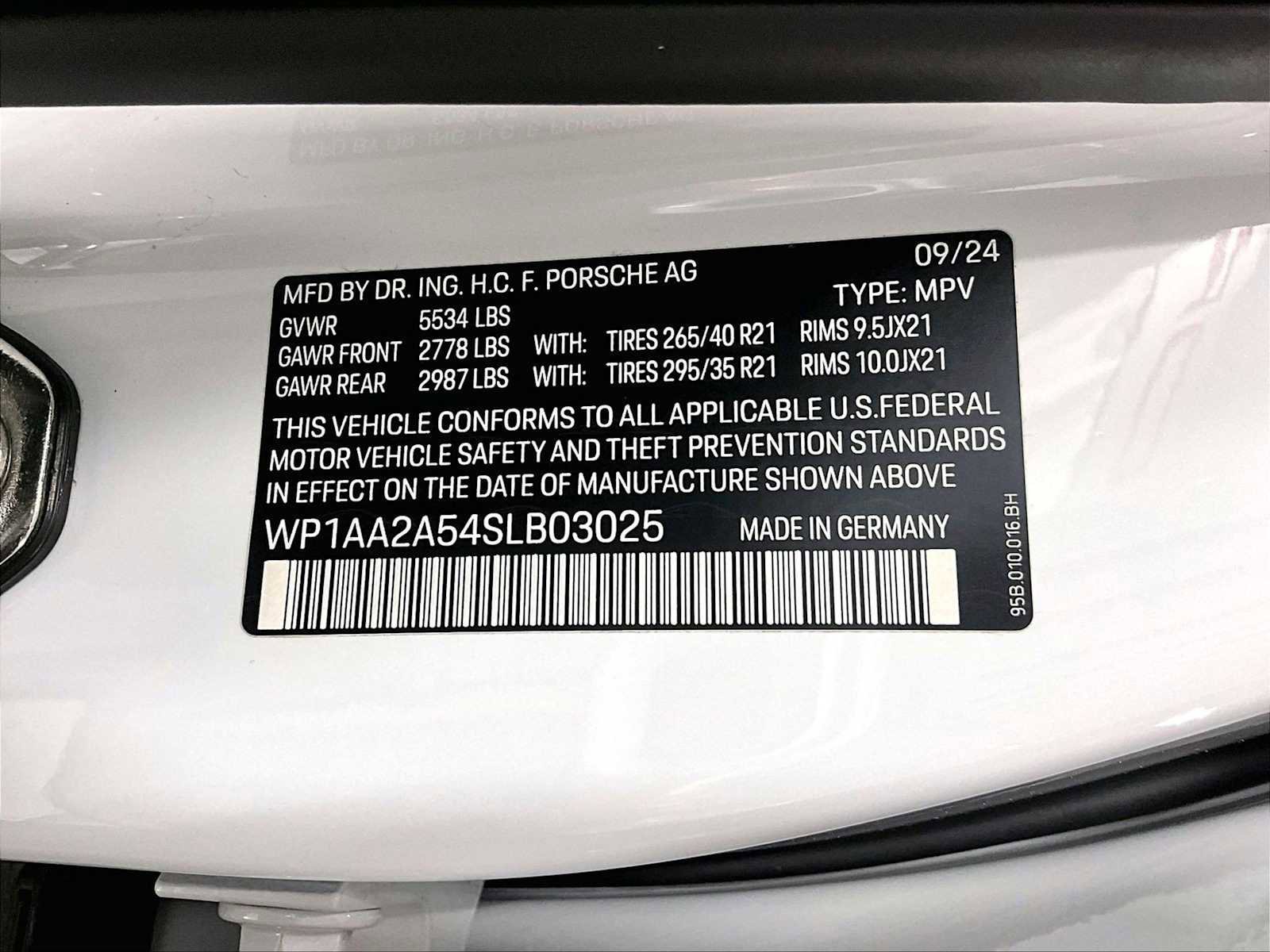 Used 2025 Porsche Macan image 35