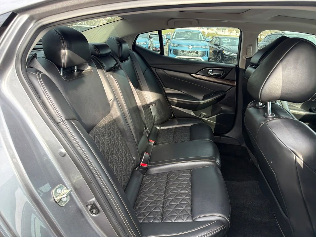 Used 2017 Nissan Maxima Platinum image 35