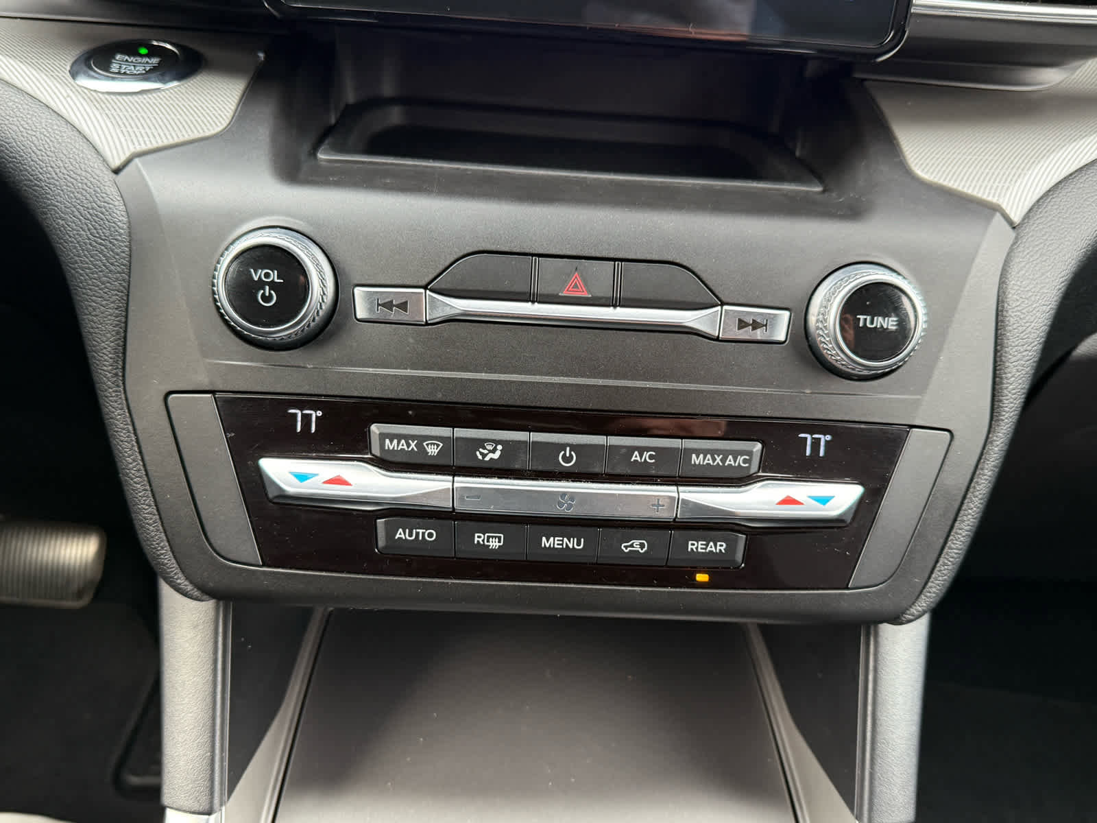 Used 2020 Ford Explorer XLT w/ Equipment Group 202A image 22