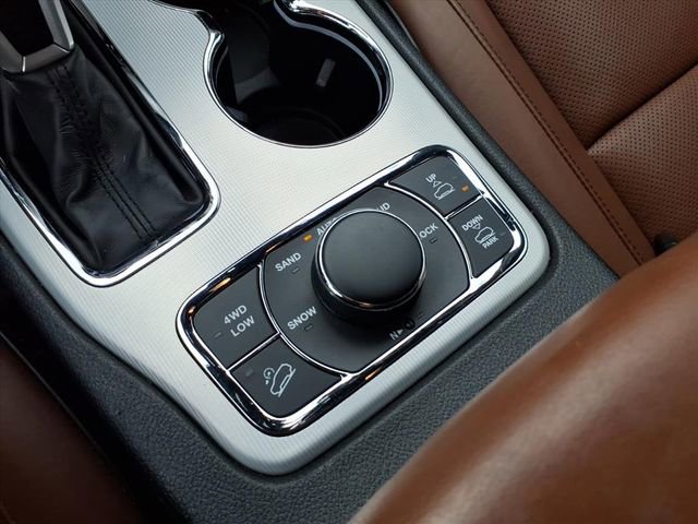 Used 2021 Jeep Grand Cherokee Summit AWD/4WD image 27