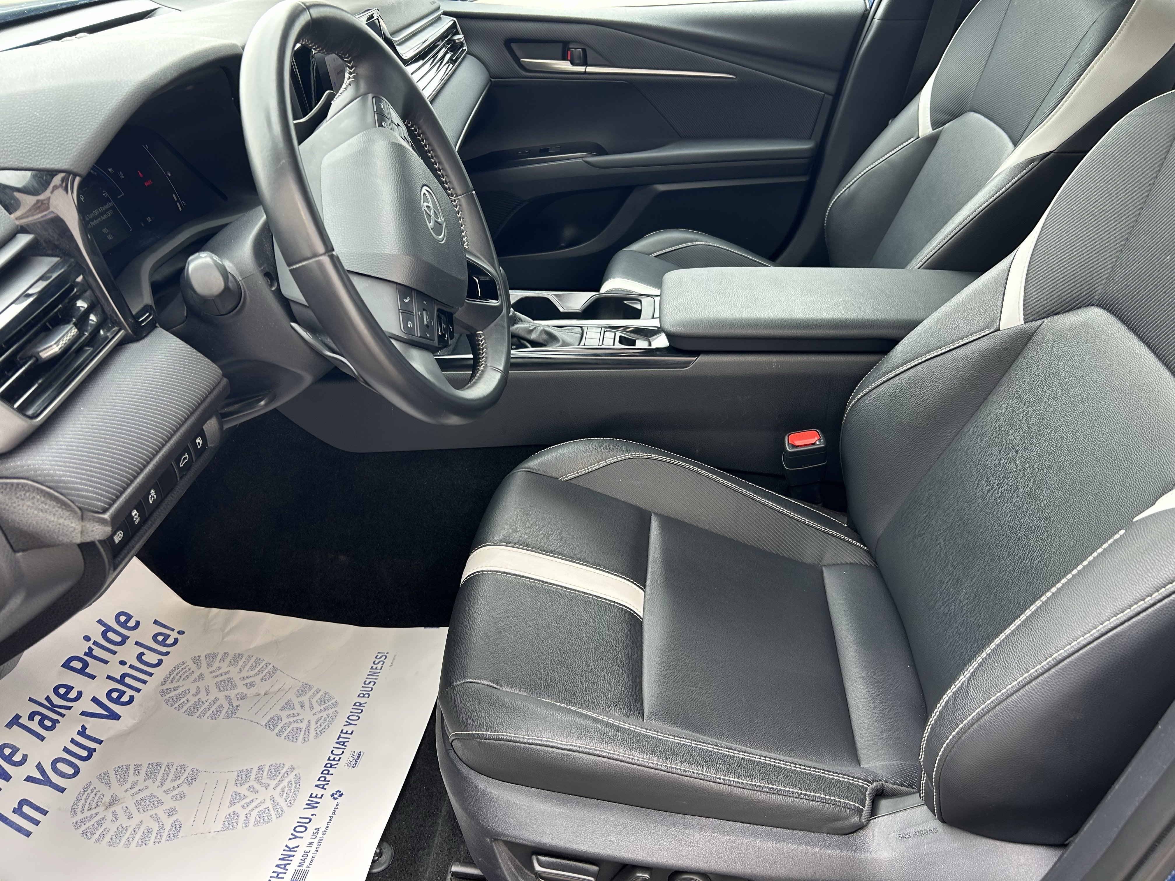 Used 2025 Toyota Camry SE FWD image 17